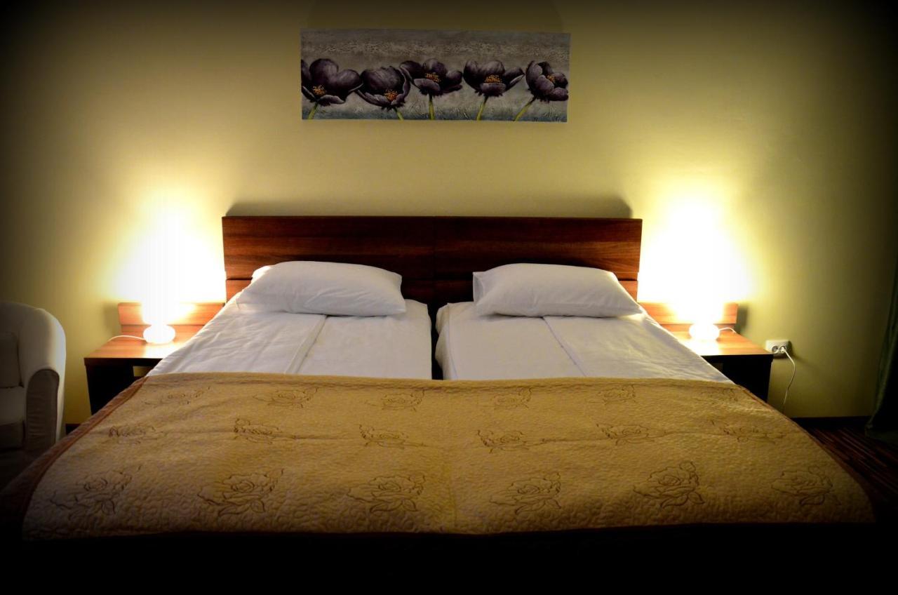 Hotel Cazare La Troita Codlea Exteriér fotografie