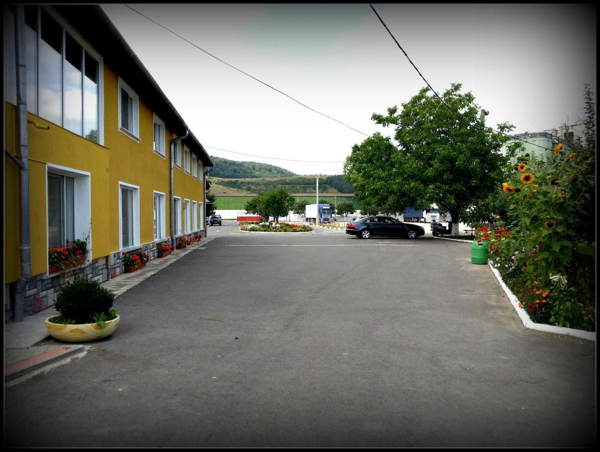 Hotel Cazare La Troita Codlea Exteriér fotografie