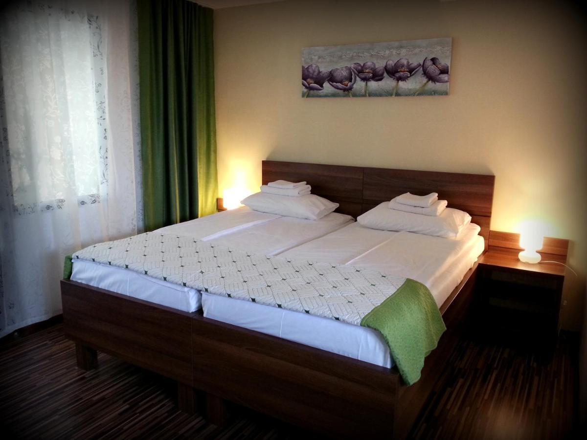 Hotel Cazare La Troita Codlea Exteriér fotografie