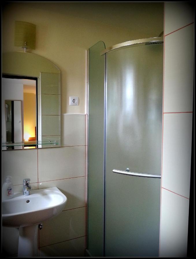 Hotel Cazare La Troita Codlea Pokoj fotografie