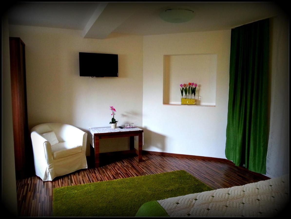 Hotel Cazare La Troita Codlea Exteriér fotografie