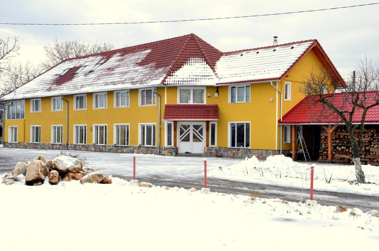 Hotel Cazare La Troita Codlea Exteriér fotografie