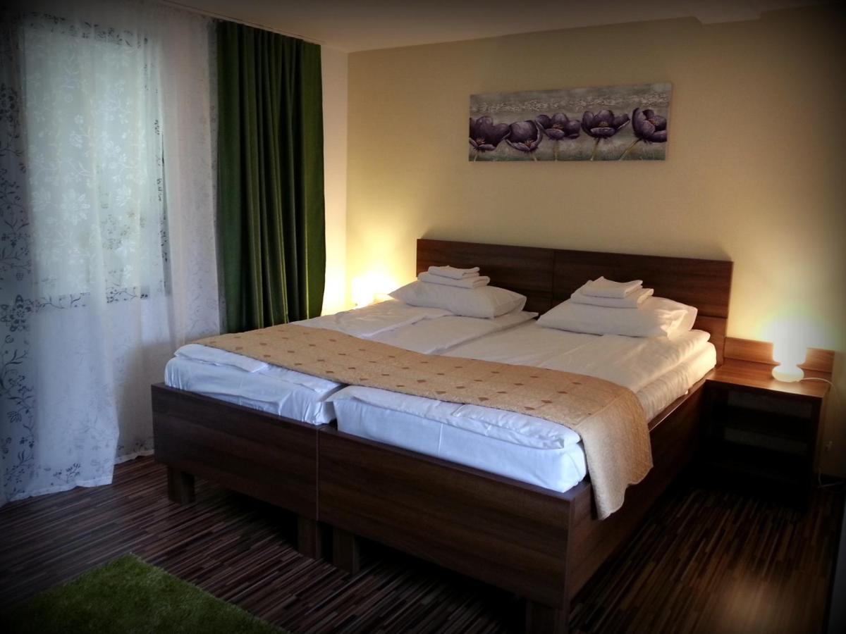 Hotel Cazare La Troita Codlea Exteriér fotografie