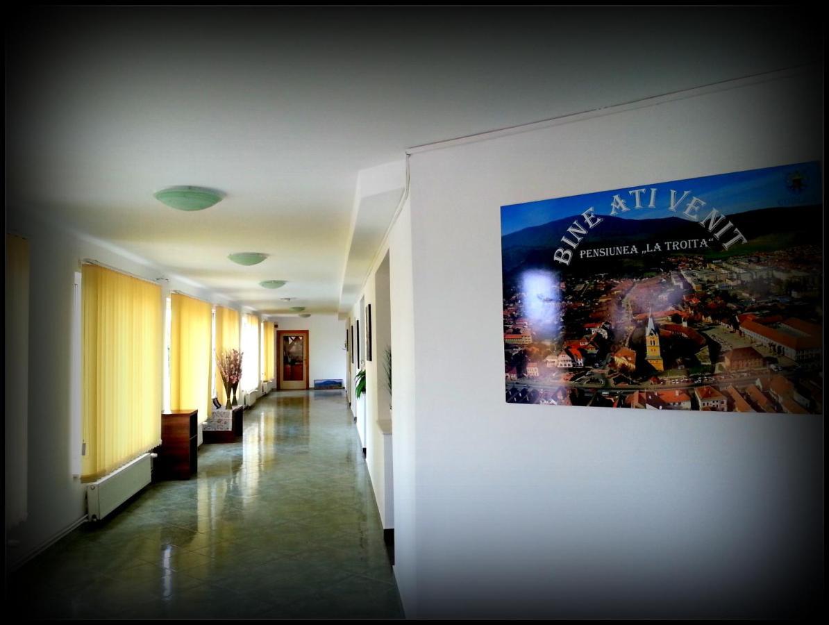 Hotel Cazare La Troita Codlea Exteriér fotografie
