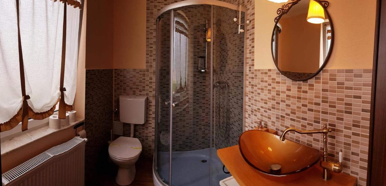 Hotel Cazare La Troita Codlea Exteriér fotografie