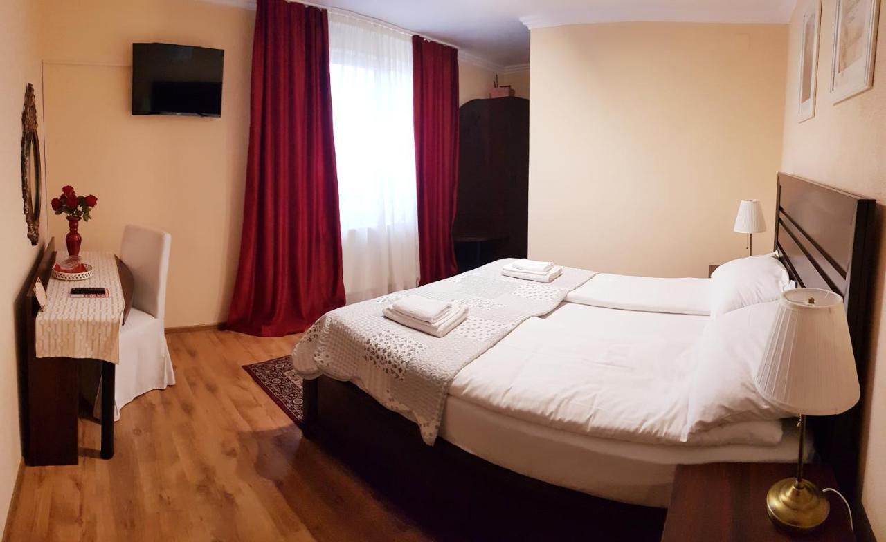 Hotel Cazare La Troita Codlea Exteriér fotografie