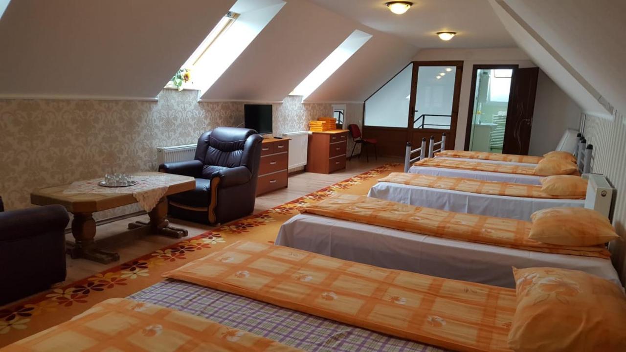 Hotel Cazare La Troita Codlea Exteriér fotografie
