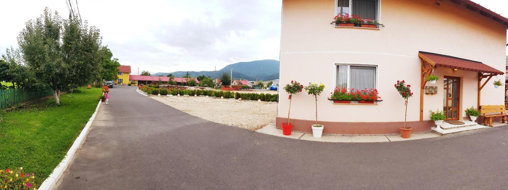 Hotel Cazare La Troita Codlea Exteriér fotografie